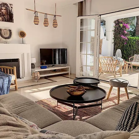 Bohemian Chic Famille Et 5 Piscines Apartment
